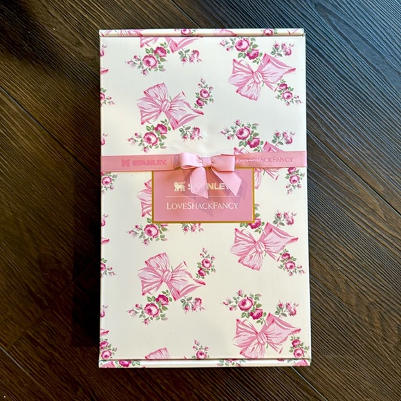 NIB and unopened - THE STANLEY X LOVESHACKFANCY HOLIDAY QUENCHER | 40 OZ - Picture 3 of 6